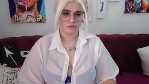 Snapshot of ambermonro chatting on 09/25/25, 02:04 Amber online show from 09/25/25, 02:04