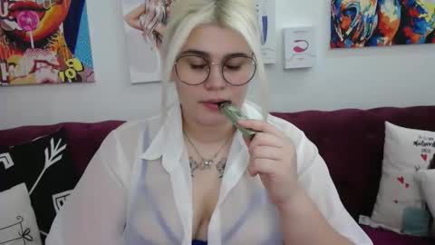 Snapshot of ambermonro chatting on 10/07/25, 01:58 Amber online show from 10/07/25, 01:58