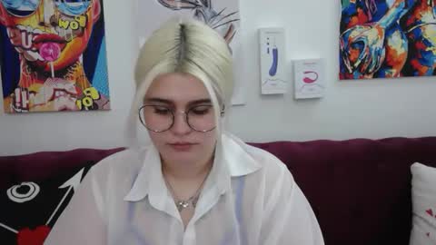 Snapshot of ambermonro chatting on 10/08/25, 04:21 Amber online show from 10/08/25, 04:21