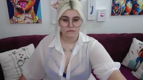 Snapshot of ambermonro chatting on 10/14/25, 02:12 Amber online show from 10/14/25, 02:12