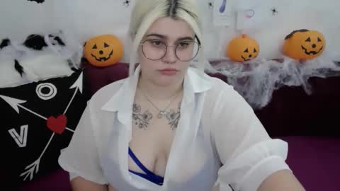 Snapshot of ambermonro chatting on 10/24/25, 03:14 Amber online show from 10/24/25, 03:14