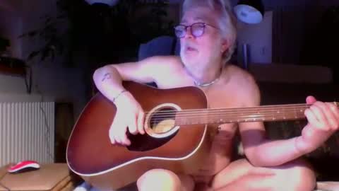 Snapshot of amberr11 chatting on 01/07/26, 12:13 Amberr11 online show from 01/07/26, 12:13