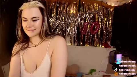 Snapshot of amberxoxhoney chatting on 12/29/24, 01:45 Amber Honey  online show from 12/29/24, 01:45