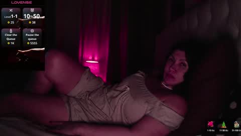 Snapshot of ambika_beauty chatting on 12/14/25, 11:42 Ambika beauty online show from 12/14/25, 11:42