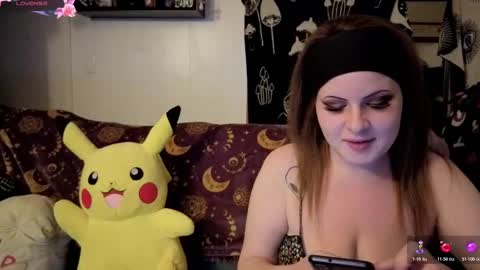 Snapshot of amburlicious chatting on 11/11/25, 04:23 amburlicious online show from 11/11/25, 04:23