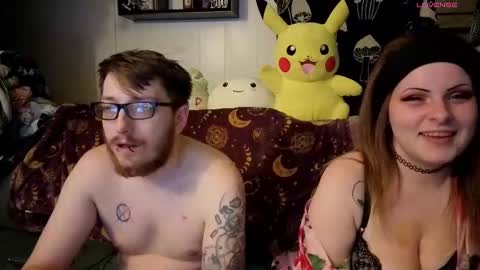 Snapshot of amburlicious chatting on 11/24/25, 04:01 amburlicious online show from 11/24/25, 04:01