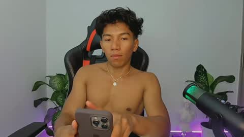 Snapshot of amdrix21 chatting on 02/16/25, 06:43 Amdrix online show from 02/16/25, 06:43