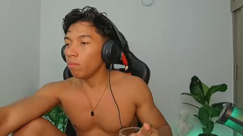 Snapshot of amdrix21 chatting on 02/17/25, 04:53 Amdrix online show from 02/17/25, 04:53