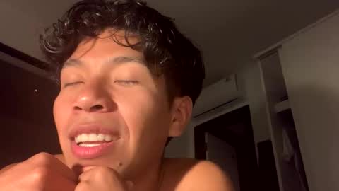 Snapshot of amdrix21 chatting on 10/30/25, 08:09 Amdrix online show from 10/30/25, 08:09