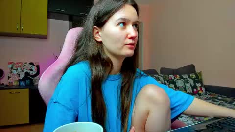 Snapshot of ameli_moon chatting on 11/28/25, 05:37 Eileen online show from 11/28/25, 05:37