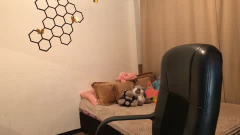 Amelia online show from 09/26/25, 12:09