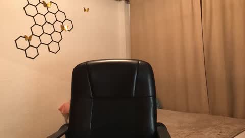 Amelia online show from 10/08/25, 10:07