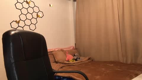 Amelia online show from 10/21/25, 12:06