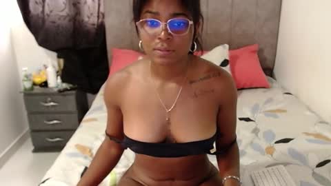 Snapshot of amelia_brunette2 chatting on 03/04/25, 06:29 girl exsotic online show from 03/04/25, 06:29