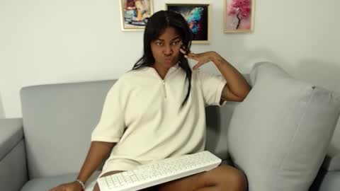 Snapshot of amelia_brunette2 chatting on 11/01/25, 01:35 girl exsotic online show from 11/01/25, 01:35