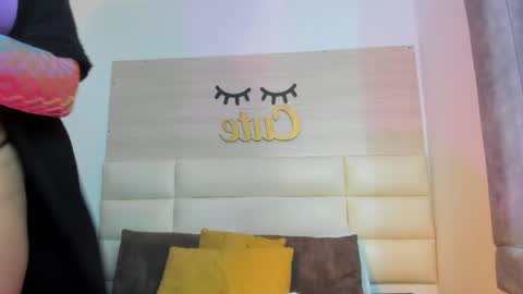 Snapshot of amelia_jones__ chatting on 06/06/26, 12:21 MILYX online show from 06/06/26, 12:21