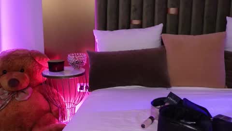 Snapshot of ameliaangell chatting on 11/18/25, 05:56 Amelia online show from 11/18/25, 05:56