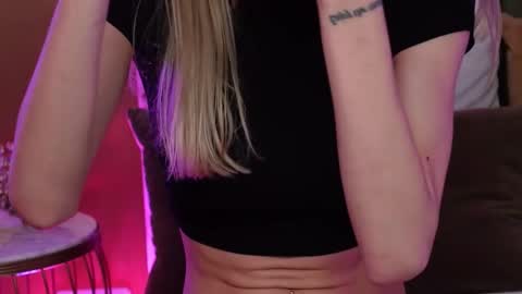 Snapshot of ameliaangell chatting on 11/23/25, 06:02 Amelia online show from 11/23/25, 06:02