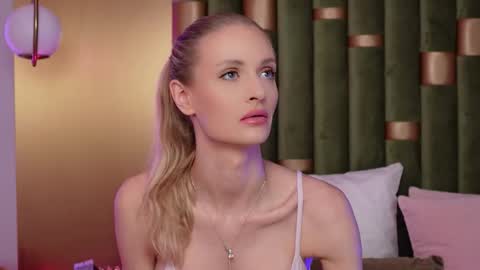 Snapshot of ameliaangell chatting on 12/04/25, 06:34 Amelia online show from 12/04/25, 06:34