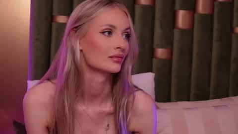 Amelia online show from 06/10/26, 07:46