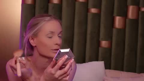 Amelia online show from 06/12/26, 07:35