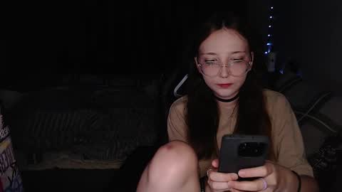 Snapshot of ameliakamishiro chatting on 11/13/25, 02:49 Amelia online show from 11/13/25, 02:49