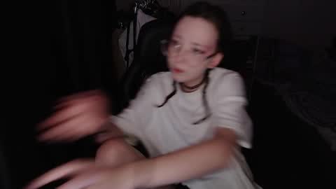 Snapshot of ameliakamishiro chatting on 11/25/25, 01:38 Amelia online show from 11/25/25, 01:38