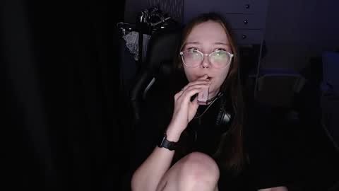 Snapshot of ameliakamishiro chatting on 12/14/25, 06:45 Amelia online show from 12/14/25, 06:45