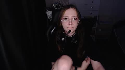 Snapshot of ameliakamishiro chatting on 12/18/25, 04:24 Amelia online show from 12/18/25, 04:24