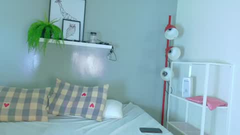 amelialaurent_ online show from 06/11/26, 12:32
