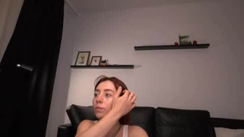 Snapshot of ameliamber0 chatting on 10/08/25, 04:04 Amelia online show from 10/08/25, 04:04