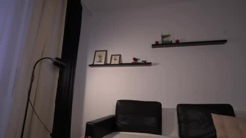 Snapshot of ameliamber0 chatting on 11/30/25, 08:18 Amelia online show from 11/30/25, 08:18