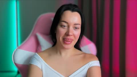 Amelia Sonk online show from 10/20/25, 12:49