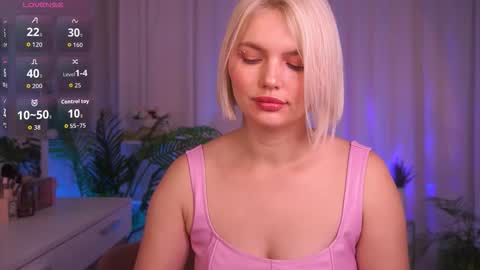 Snapshot of ameliawells chatting on 10/20/25, 05:19  Amelia  online show from 10/20/25, 05:19