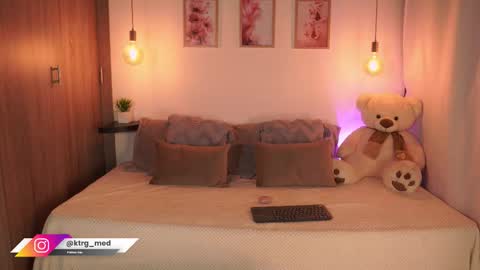 Snapshot of amelie_gonzalez chatting on 09/27/25, 08:58 online show from 09/27/25, 08:58