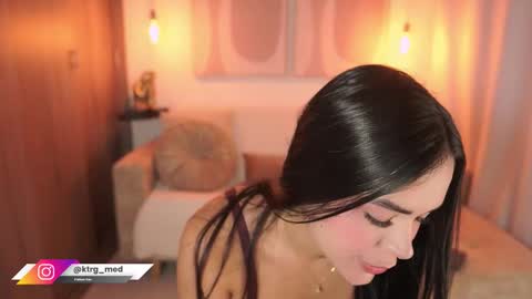 Snapshot of amelie_gonzalez chatting on 11/19/25, 07:25 online show from 11/19/25, 07:25