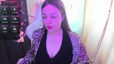 Snapshot of ameliepeach chatting on 04/09/26, 06:19 Amelie online show from 04/09/26, 06:19