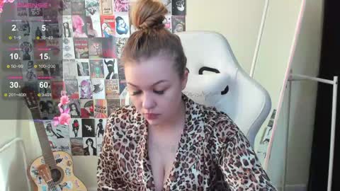 Snapshot of ameliepeach chatting on 05/01/26, 01:43 Amelie online show from 05/01/26, 01:43
