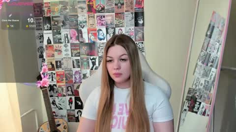 Snapshot of ameliepeach chatting on 05/02/26, 01:54 Amelie online show from 05/02/26, 01:54