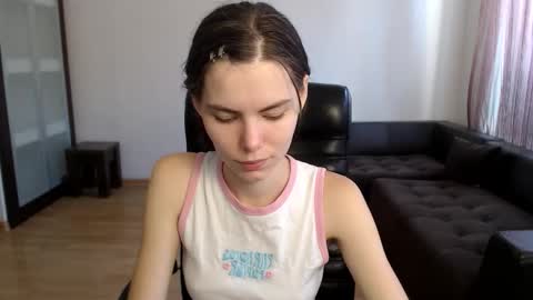 Amelie online show from 09/23/25, 11:02