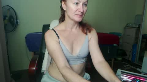 Snapshot of amelly777 chatting on 11/09/25, 01:42 amelly777 online show from 11/09/25, 01:42