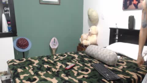 Snapshot of americanbig_dick chatting on 09/15/25, 11:16 Lucian online show from 09/15/25, 11:16