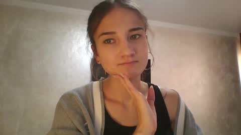 Snapshot of amethystnight_ chatting on 09/17/25, 10:17 Julia online show from 09/17/25, 10:17