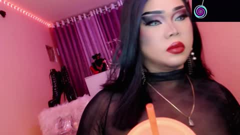 Queen Mireska online show from 11/16/25, 03:39