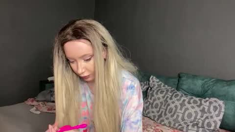 Snapshot of amiair chatting on 10/23/25, 03:33 Ami Air online show from 10/23/25, 03:33