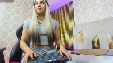 AMII TAY  online show from 09/09/25, 07:35