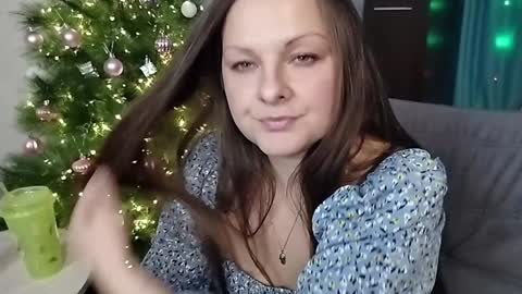 Snapshot of amilafran chatting on 12/22/24, 11:44 Mila online show from 12/22/24, 11:44