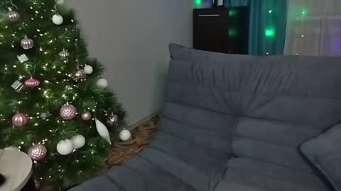 Snapshot of amilafran chatting on 12/29/24, 02:52 Mila online show from 12/29/24, 02:52