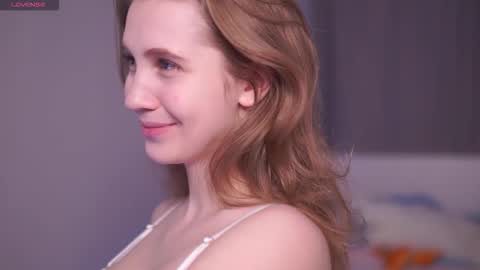 Snapshot of amillygil chatting on 02/20/26, 10:43 Emily online show from 02/20/26, 10:43