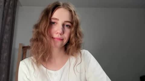 Snapshot of amillygil chatting on 04/23/26, 02:30 Emily online show from 04/23/26, 02:30